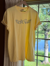 Load image into Gallery viewer, Butter Yellow Tee w/ Embroidered Blue Seashells