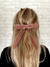 Load image into Gallery viewer, Alice Short Luxe Dusty Mauve Velvet Bow Barrette
