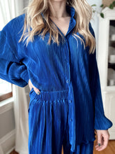 Load image into Gallery viewer, Royal Crêpe Button Up
