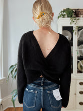 Load image into Gallery viewer, Black Twisted Knit Sweater