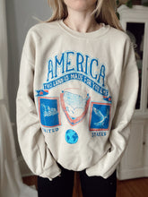 Load image into Gallery viewer, America Vintage Crewneck