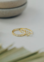 Load image into Gallery viewer, Hollow Moon Ring
