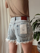 Load image into Gallery viewer, HIDDEN Sofie High Rise Mom Shorts
